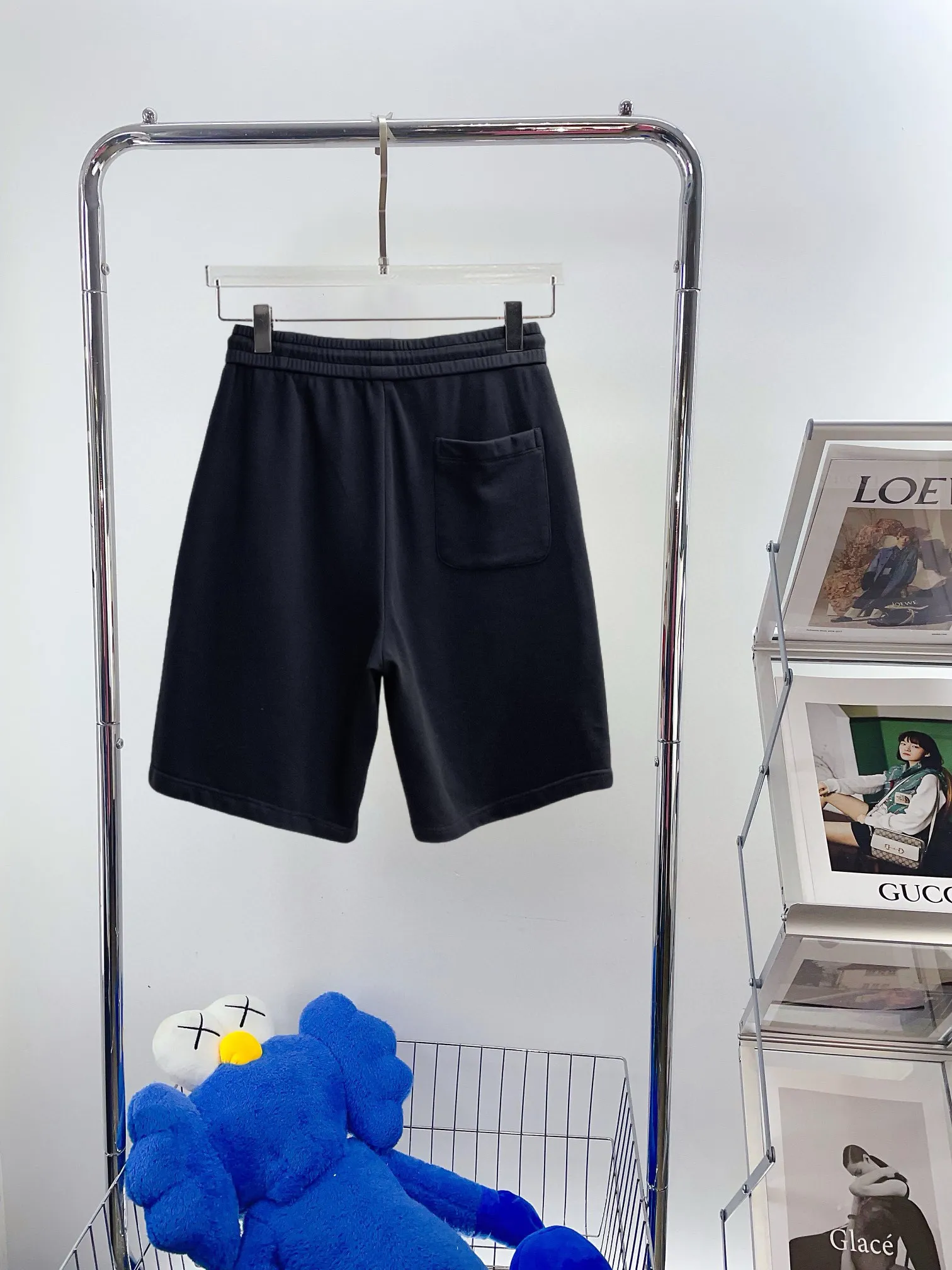 Balenciaga's three-standard complete 2026 summer New Arrival men's casual shorts, advanced custom-made Breathable fabric, Breathable fabric, extremely stretchy and comfortable, impeccable details, top-grade accessories, original logo design concept, delicate and soft feel! The upper body fit is awesome! Size: M-XXXL Please state your height and weight when ordering